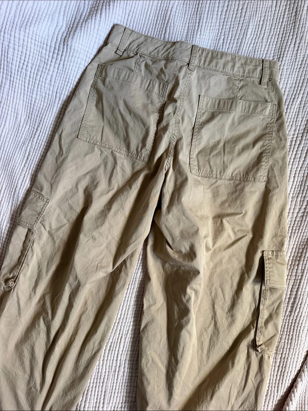 Everlane Khaki Utility Cargo Pants. Size 6.